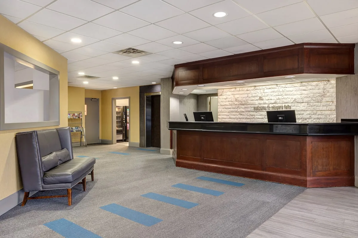 Days Inn by Wyndham Niagara Falls Near The Falls — ภาพห้องพักและบรรยากาศ