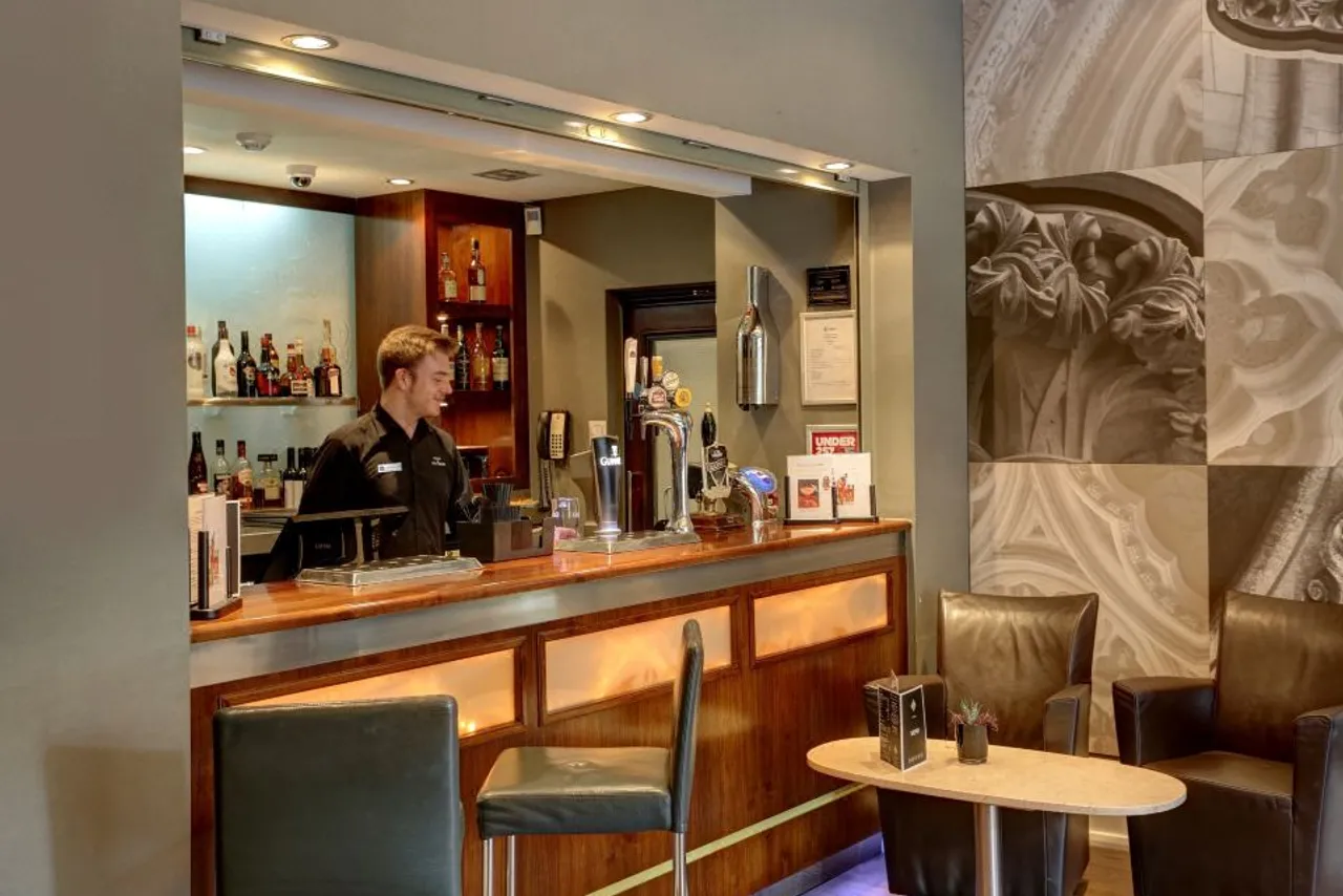 Dean Court Hotel, BW Premier Collection — ภาพห้องพักและบรรยากาศ