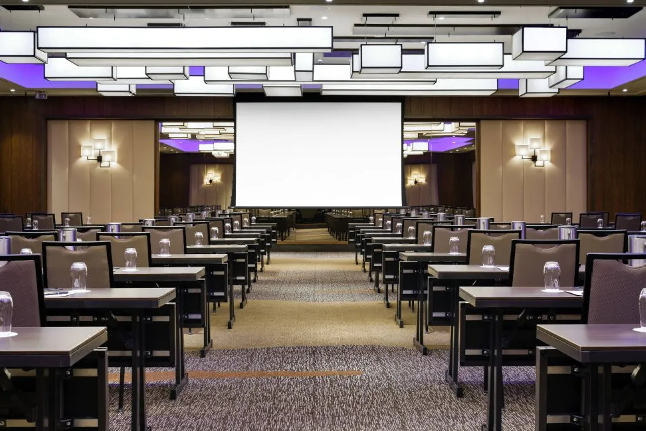 Delta Hotels by Marriott Toronto — rooms and atmosphere