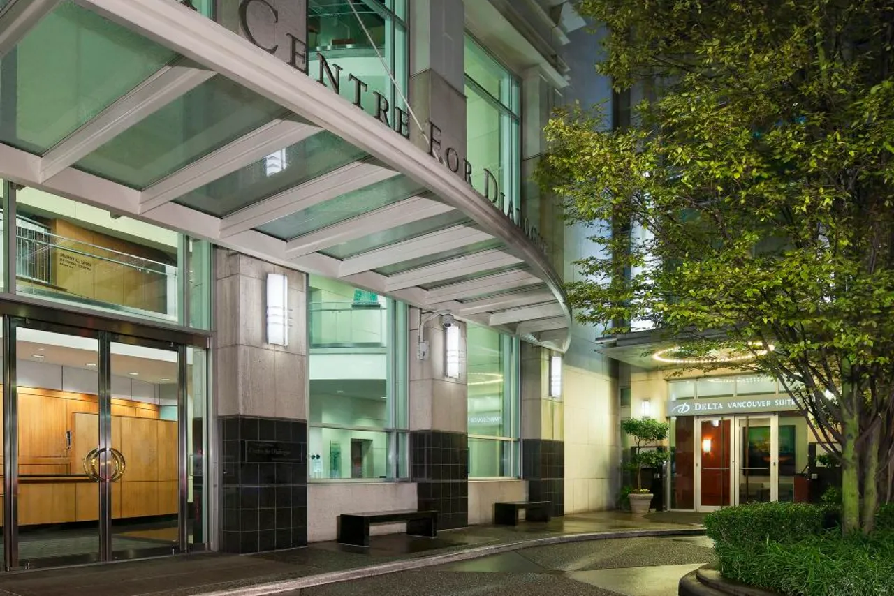 Delta Hotels by Marriott Vancouver Downtown Suites — โรงแรมในใกล้ BC Place