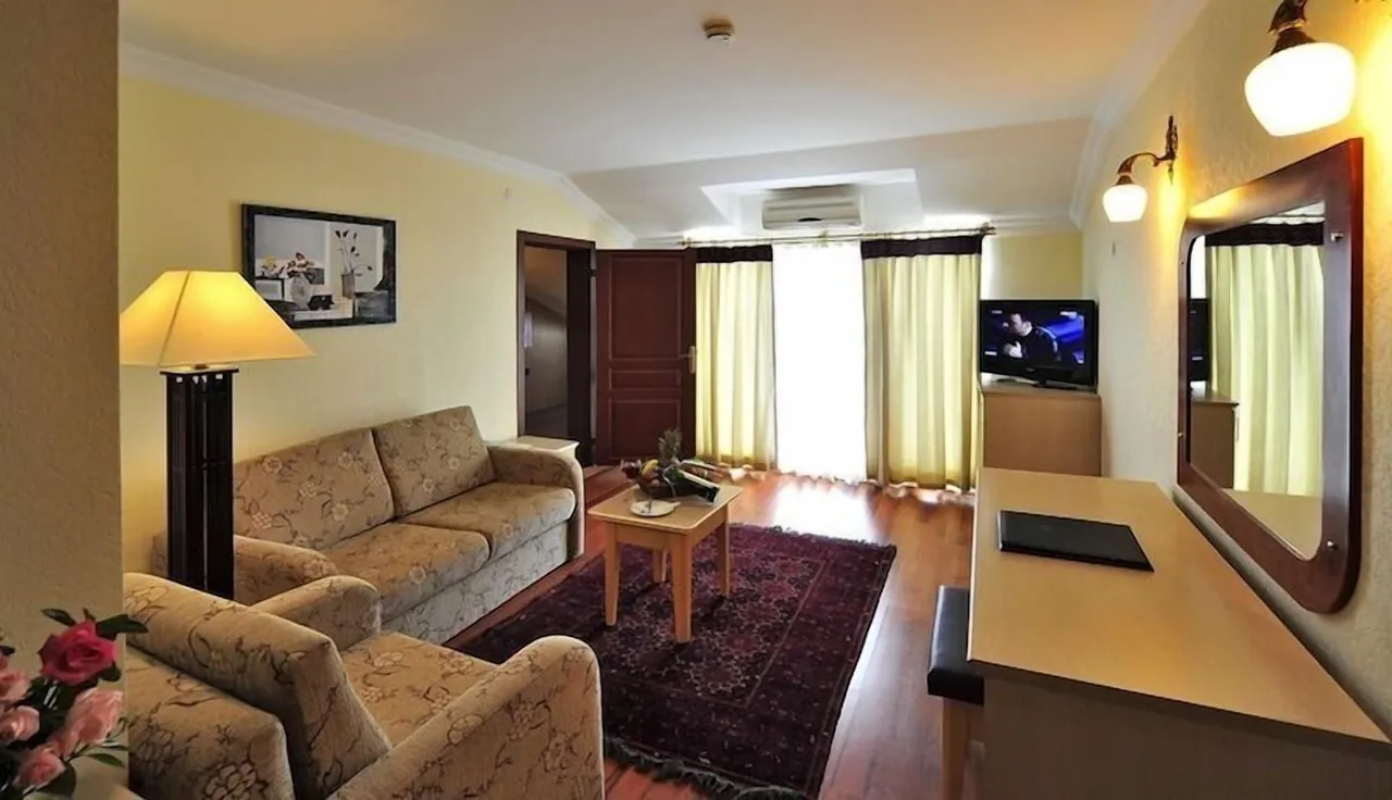 Dinler Hotels Ürgüp — rooms and atmosphere