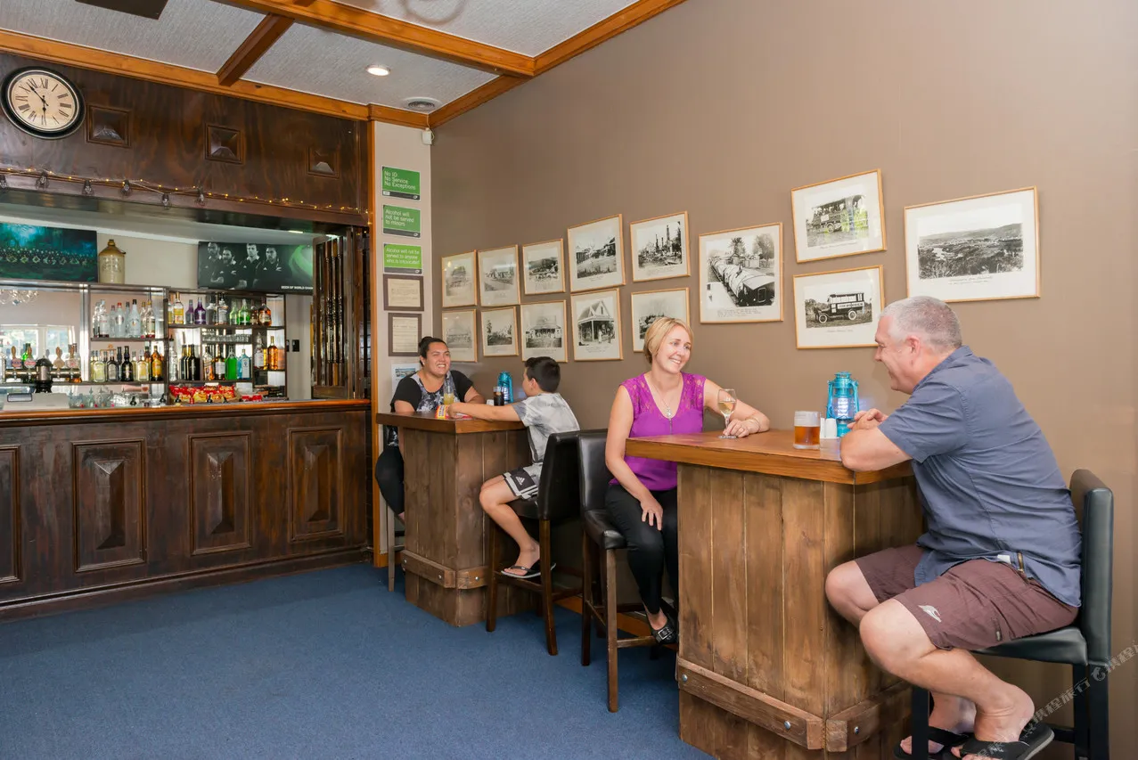 Discovery Settlers Hotel Whangarei — rooms and atmosphere
