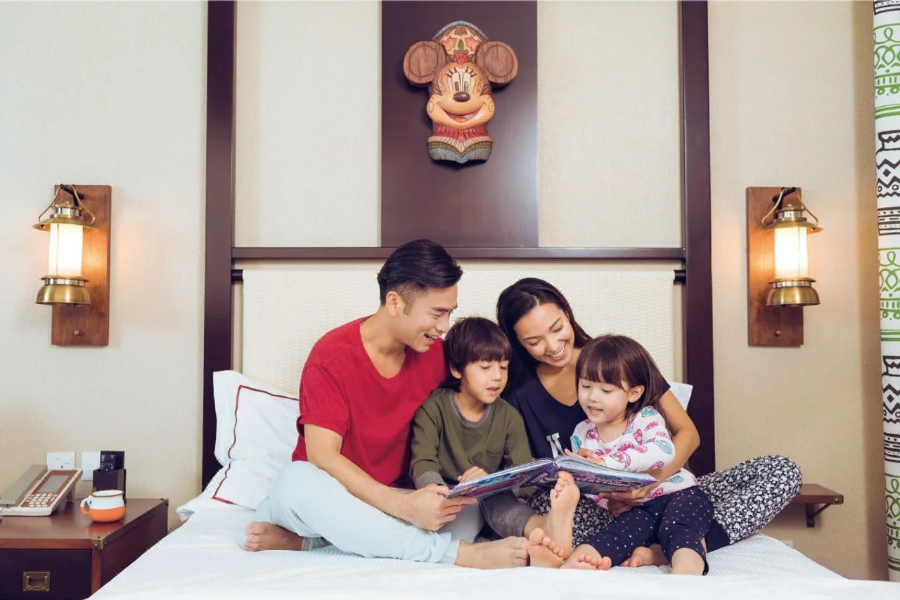 Disney Explorers Lodge — rooms and atmosphere