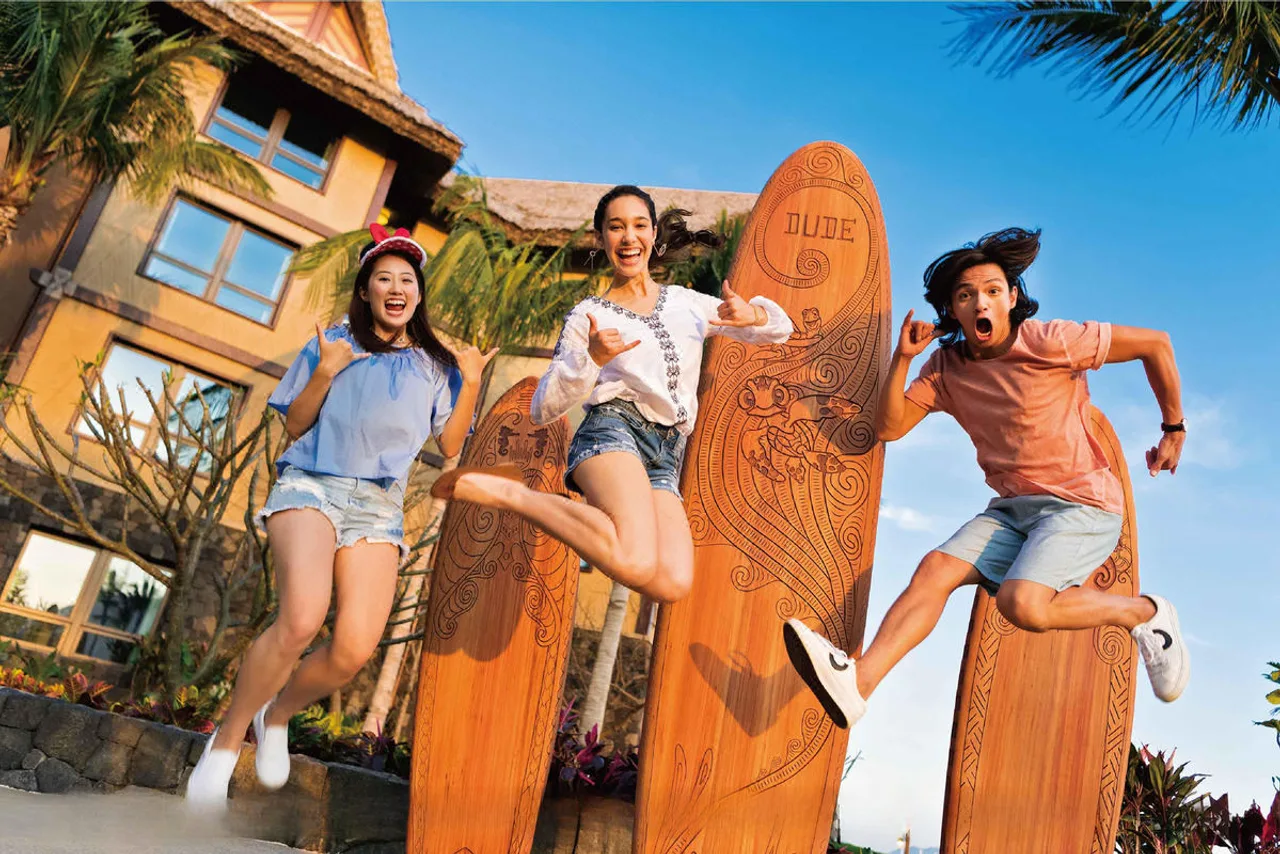 Disney Explorers Lodge — rooms and atmosphere