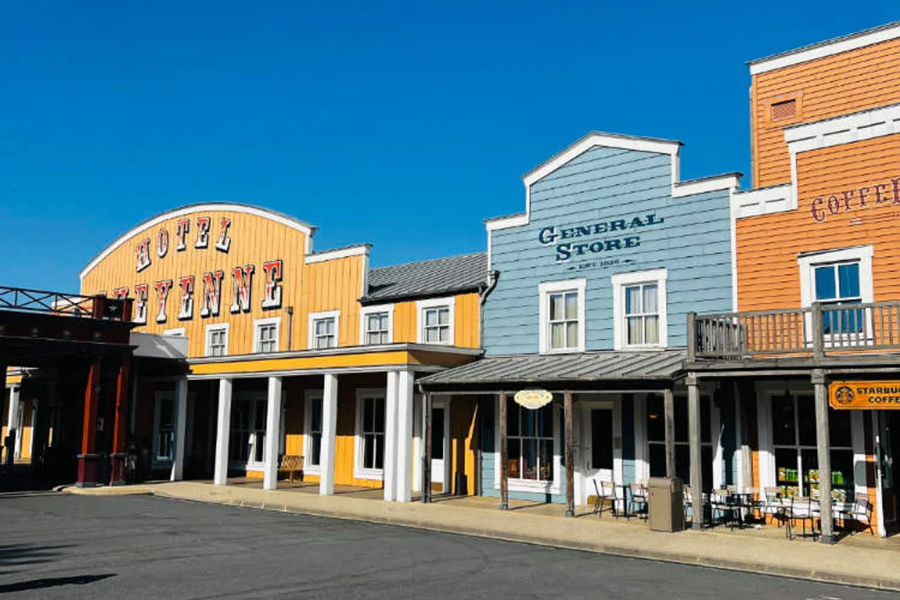 Disney's Hotel Cheyenne — Disneyland Paris