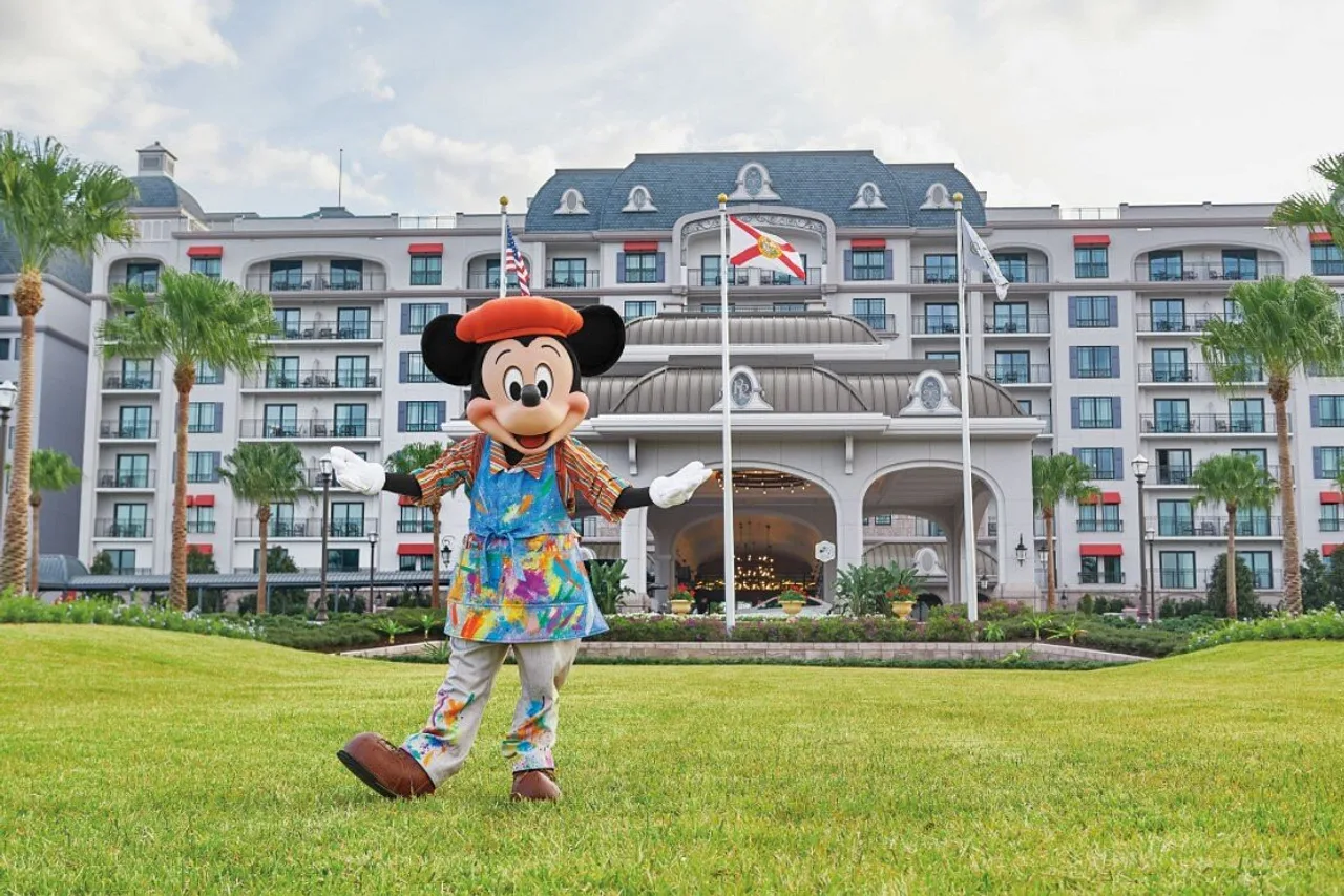 Mickey ชุดจิตรกรหน้ารีสอร์ต Riviera
