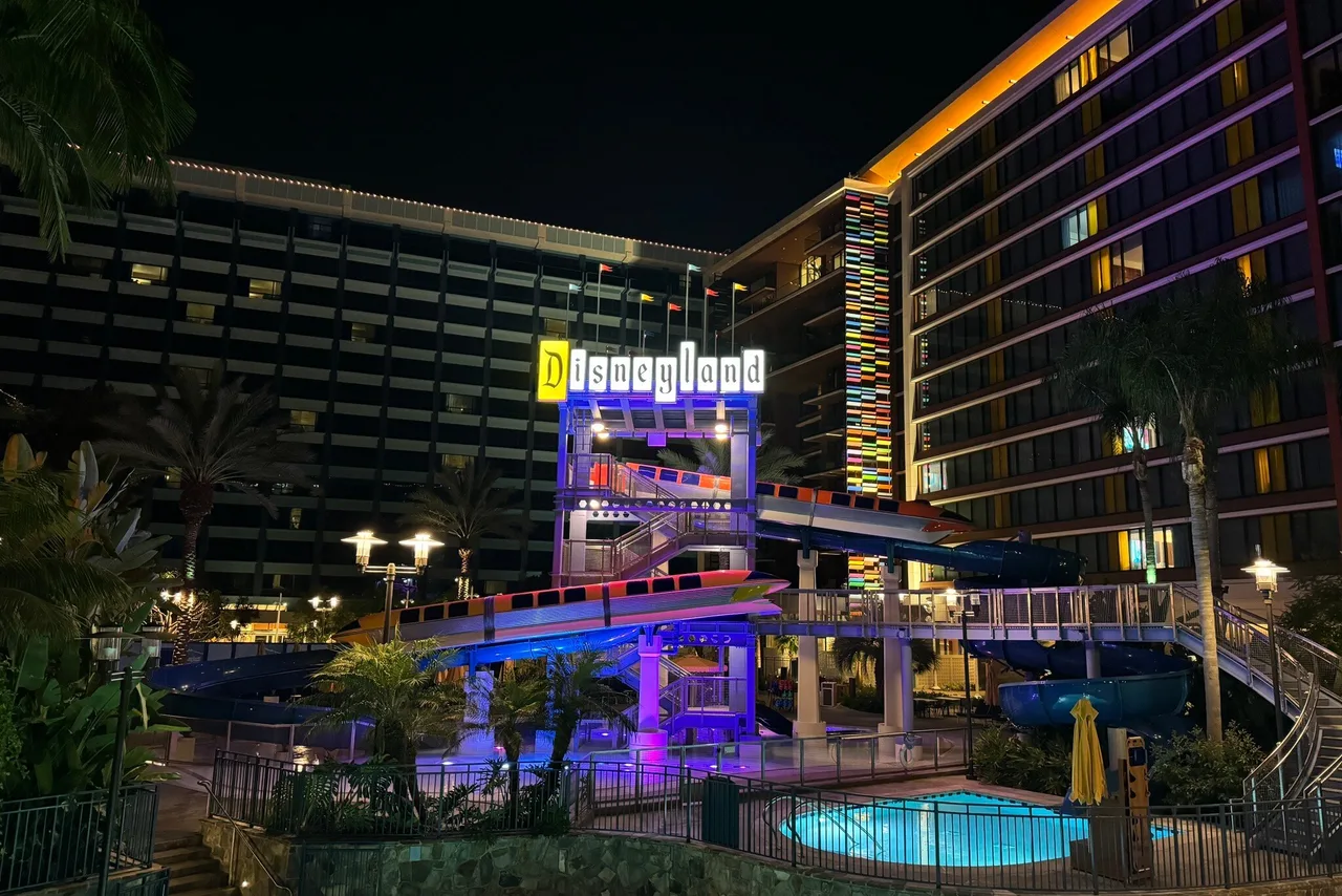 Disneyland Hotel — ภาพห้องพักและบรรยากาศ