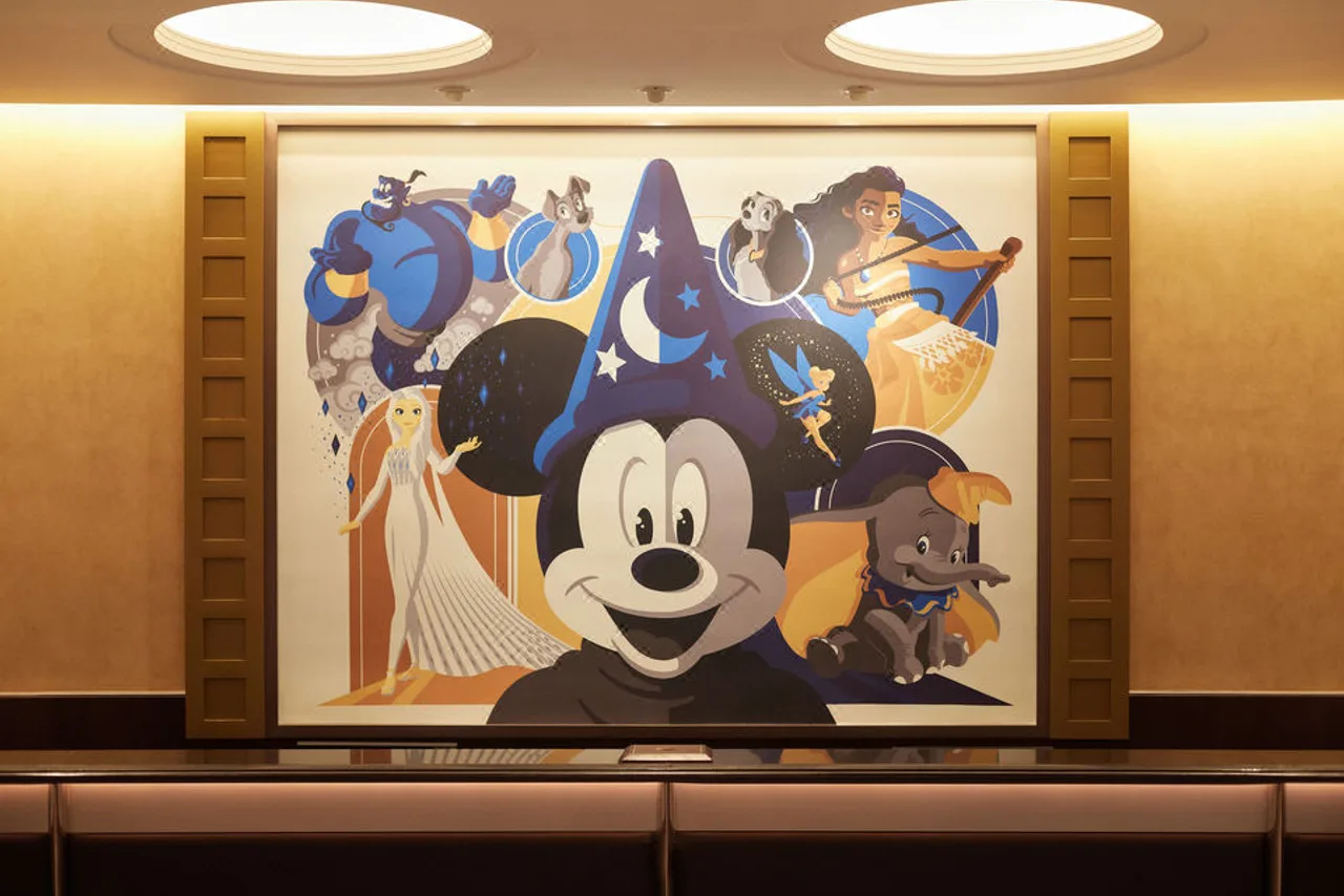 Disney's Hollywood Hotel — rooms and atmosphere