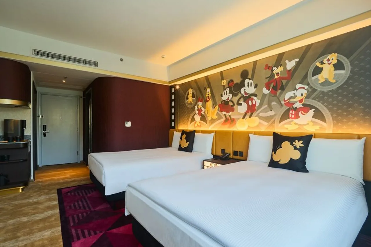 Disney's Hollywood Hotel — rooms and atmosphere