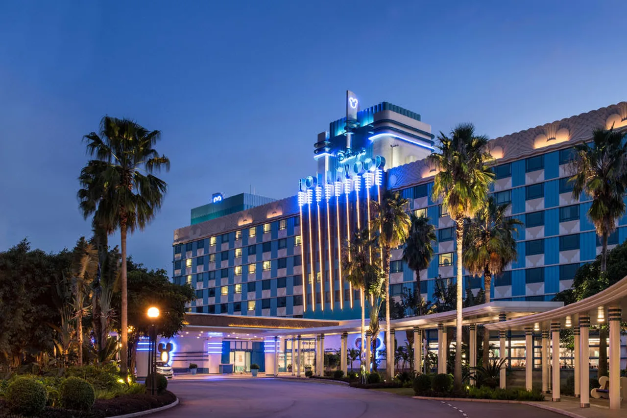 Disney's Hollywood Hotel — rooms and atmosphere