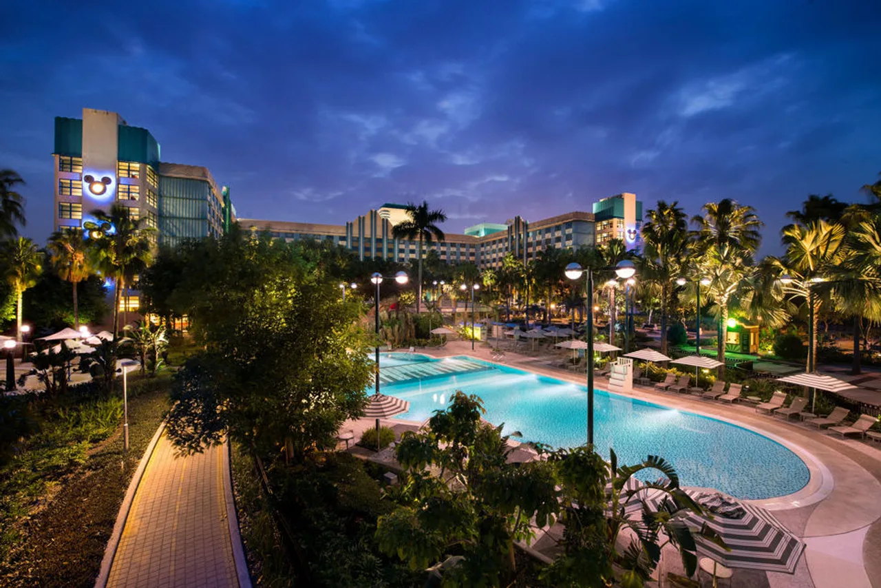 Disney's Hollywood Hotel — rooms and atmosphere
