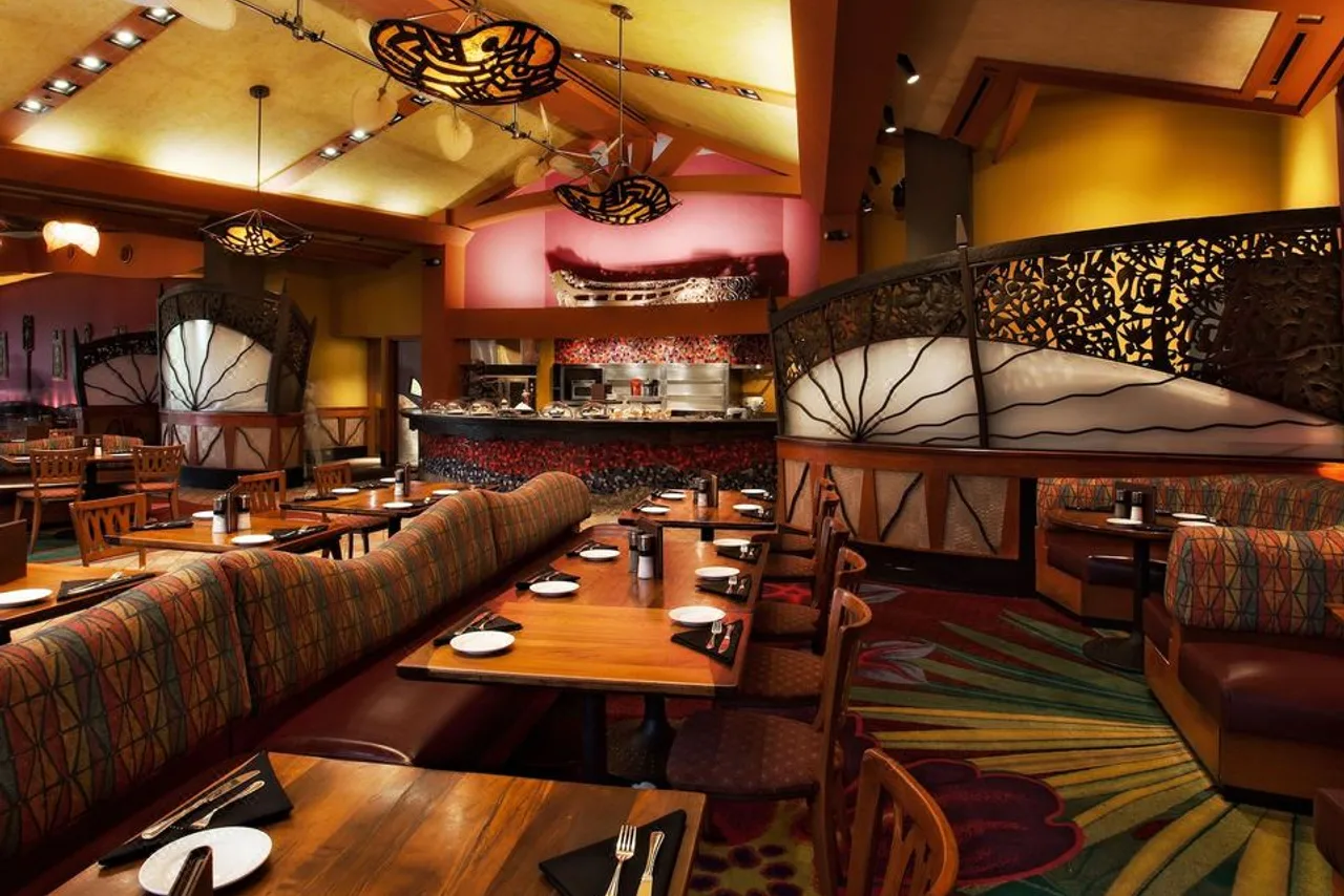 ร้าน ‘Ohana ธีมเกาะทะเลใต้ที่ Polynesian Village