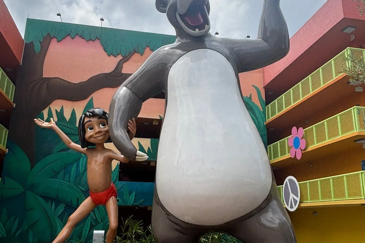 รูปปั้น Baloo และ Mowgli ยักษ์ที่ Pop Century