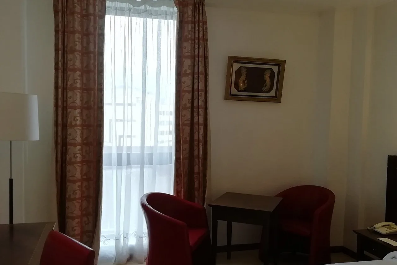 Djeuga Palace Hotel — rooms and atmosphere