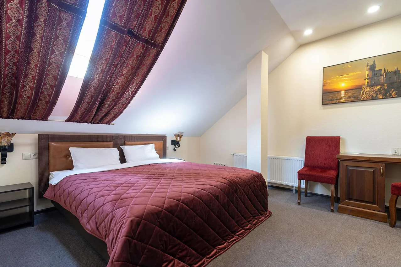 Don Kikhot Hotel — rooms and atmosphere