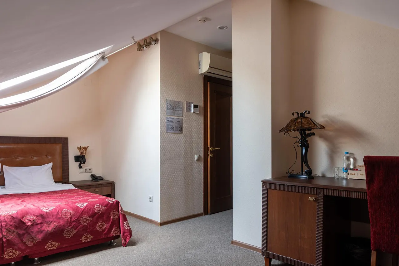Don Kikhot Hotel — rooms and atmosphere