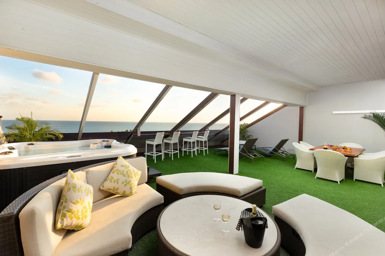 Double-Six Luxury Hotel Seminyak — rooms and atmosphere