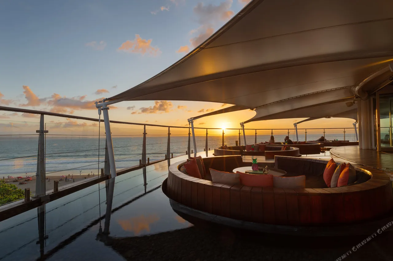 Double-Six Luxury Hotel Seminyak — rooms and atmosphere