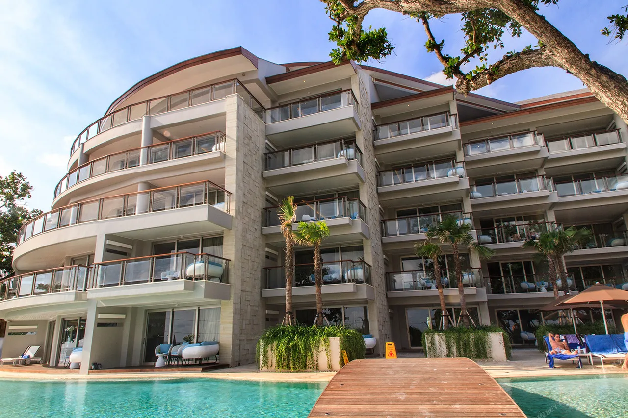 Double-Six Luxury Hotel Seminyak — rooms and atmosphere