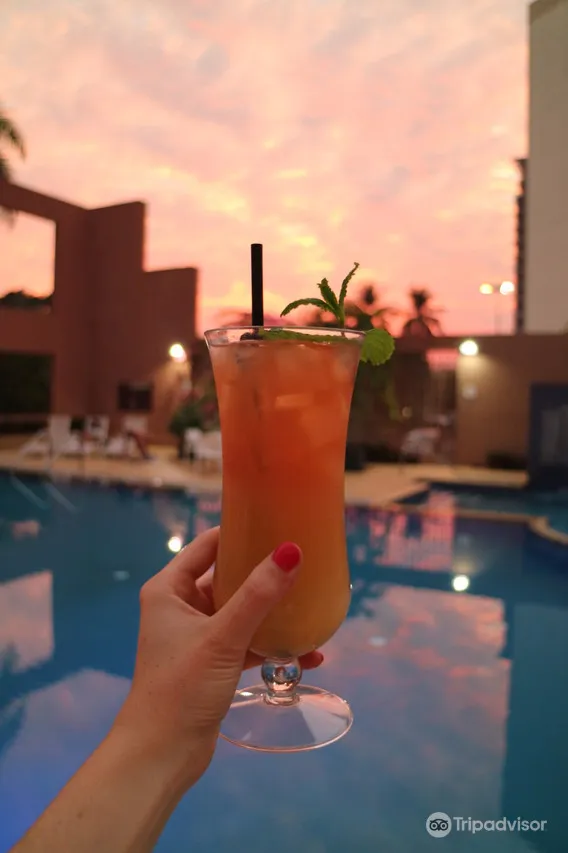 DoubleTree by Hilton Esplanade Darwin — rooms and atmosphere