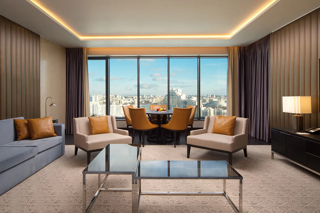 10 โรงแรมมินสค์น่าพักที่สุด — Niamiha · Independence Avenue (รีวิวลึก 2026 + ข้อควรรู้สถานการณ์ Lukashenko)