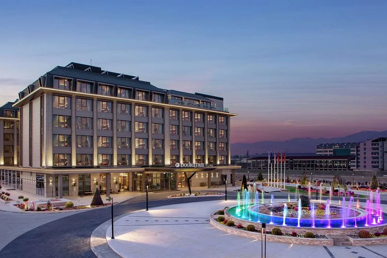 DoubleTree by Hilton Skopje — โรงแรมในสโกเปีย