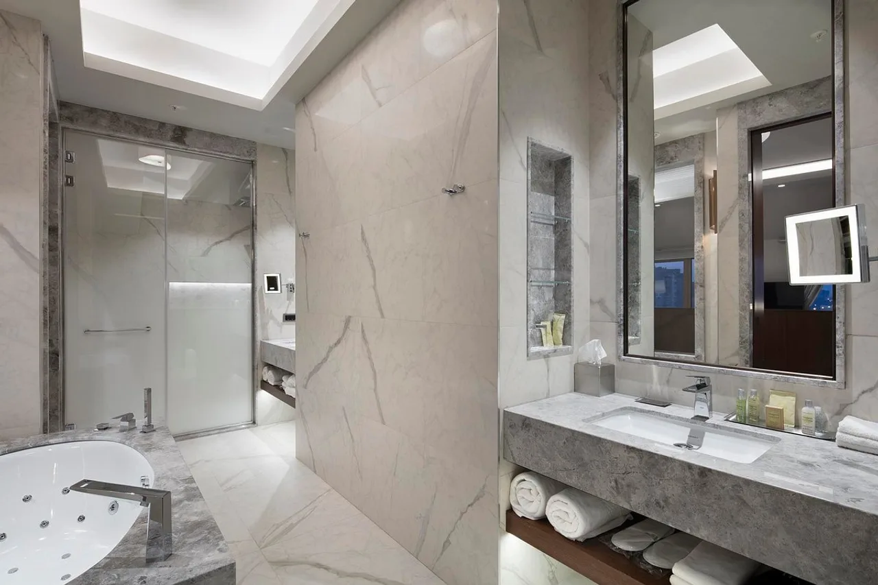 DoubleTree by Hilton Skopje — ภาพห้องพักและบรรยากาศ