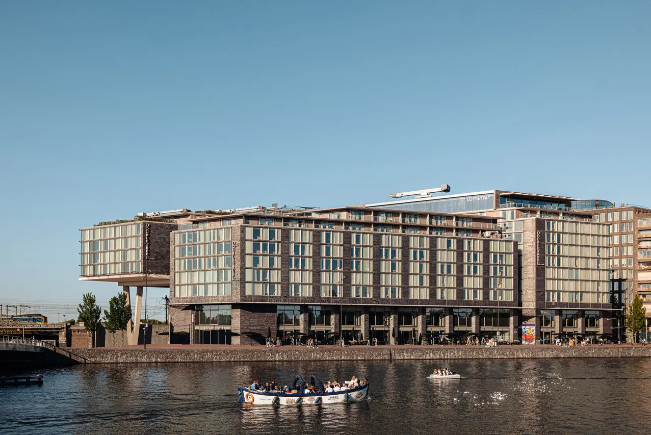DoubleTree by Hilton Amsterdam Centraal Station — rooms and atmosphere