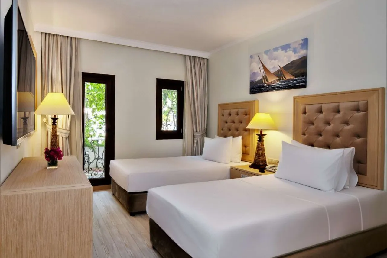 DoubleTree by Hilton Bodrum Marina Vista — rooms and atmosphere