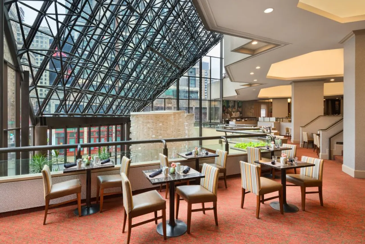 DoubleTree by Hilton Philadelphia Center City — rooms and atmosphere