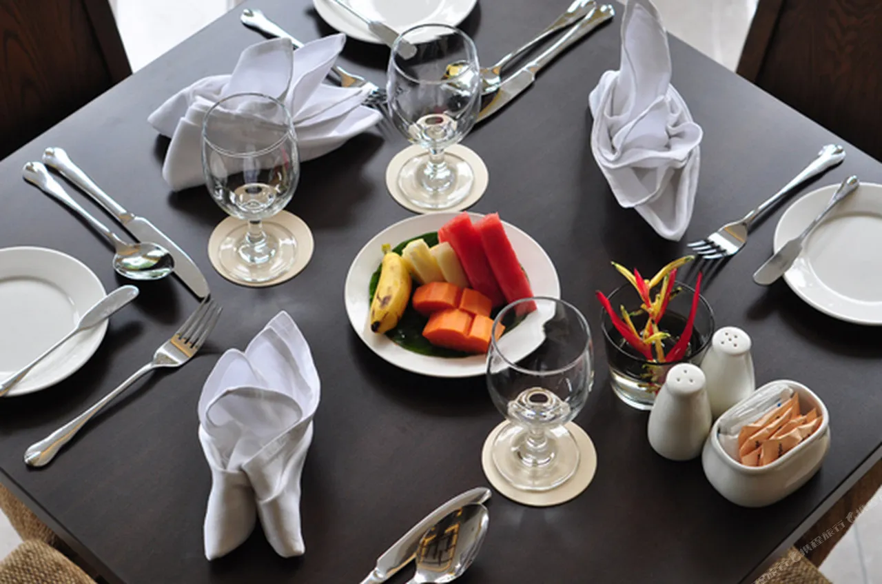 Dreamtel Kota Kinabalu — rooms and atmosphere