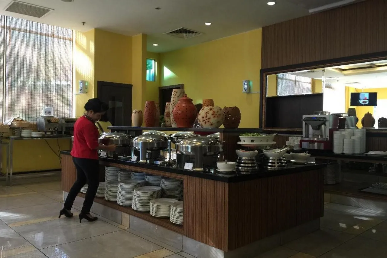 Dreamtel Kota Kinabalu — rooms and atmosphere