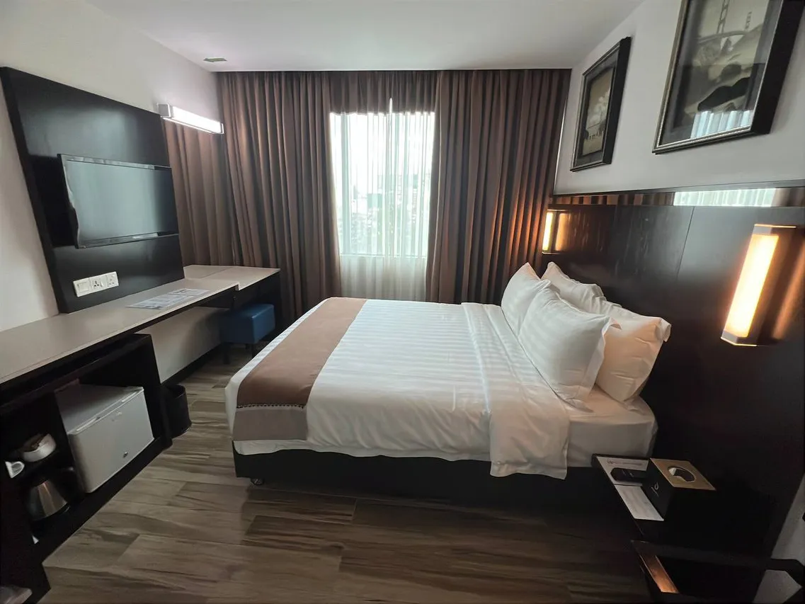 Dreamtel Kota Kinabalu — rooms and atmosphere