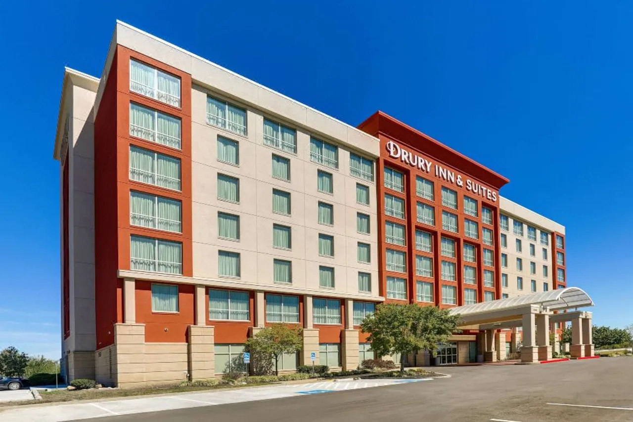 Drury Inn & Suites Kansas City Independence — โรงแรมในใกล้ Arrowhead Stadium