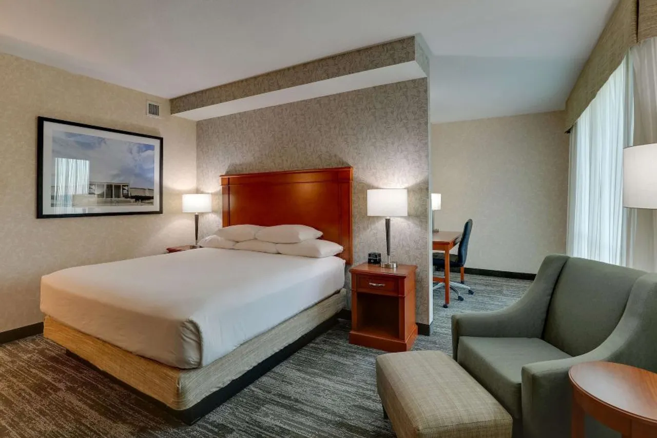 Drury Inn & Suites Kansas City Independence — ภาพห้องพักและบรรยากาศ