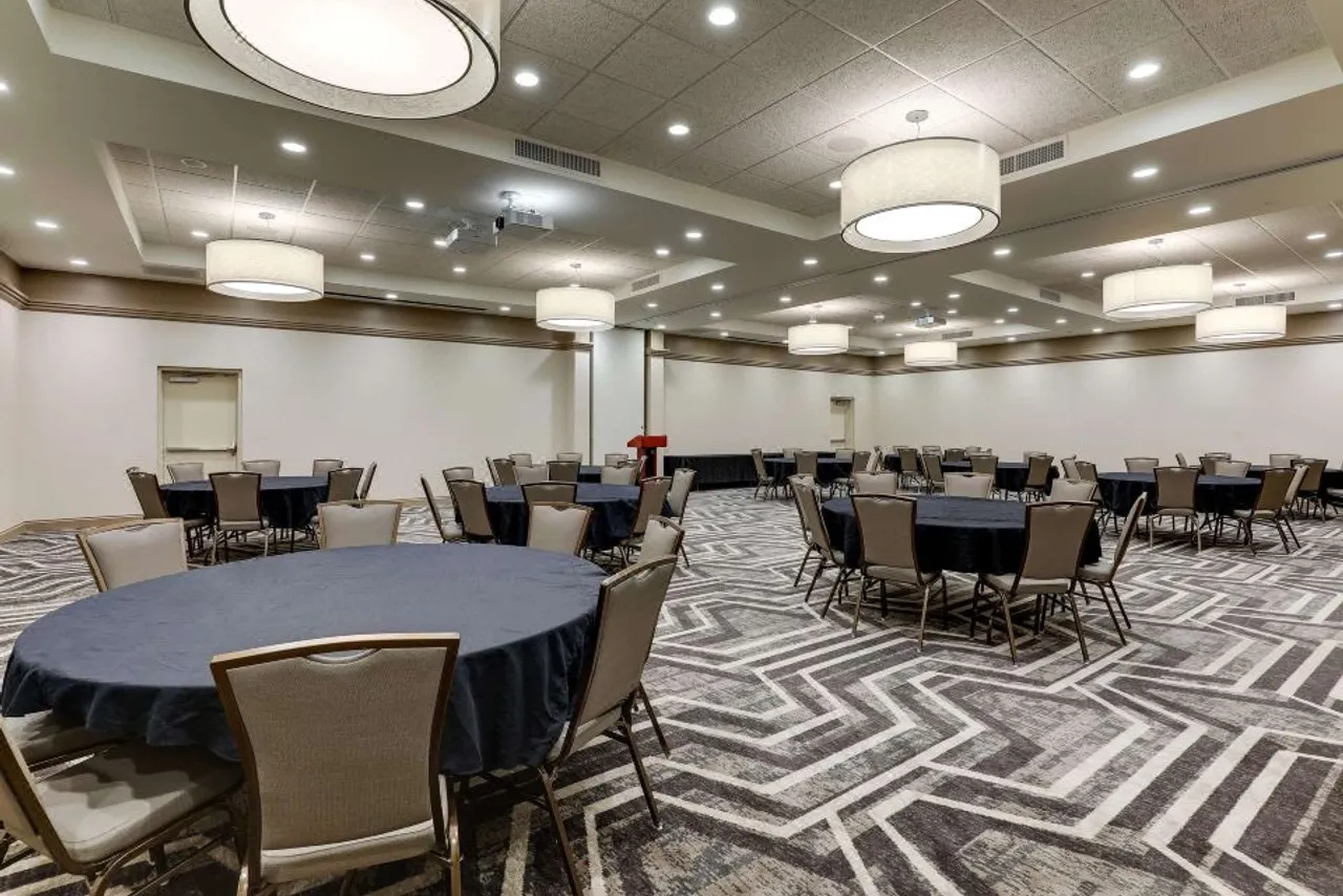 Drury Inn & Suites Kansas City Independence — ภาพห้องพักและบรรยากาศ