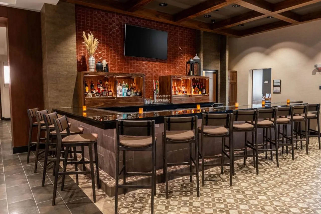 Drury Plaza Hotel Dallas Arlington — ภาพห้องพักและบรรยากาศ