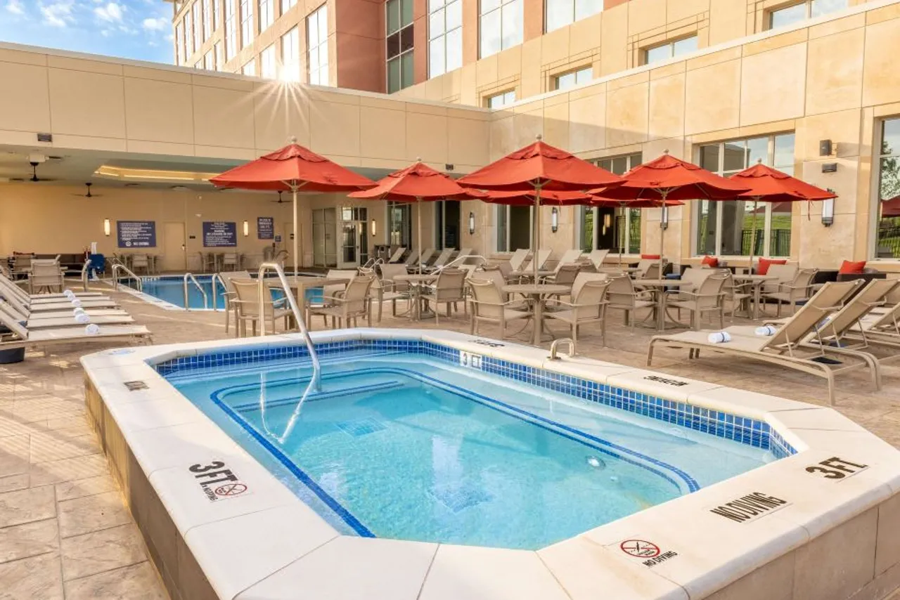 Drury Plaza Hotel Dallas Arlington — ภาพห้องพักและบรรยากาศ