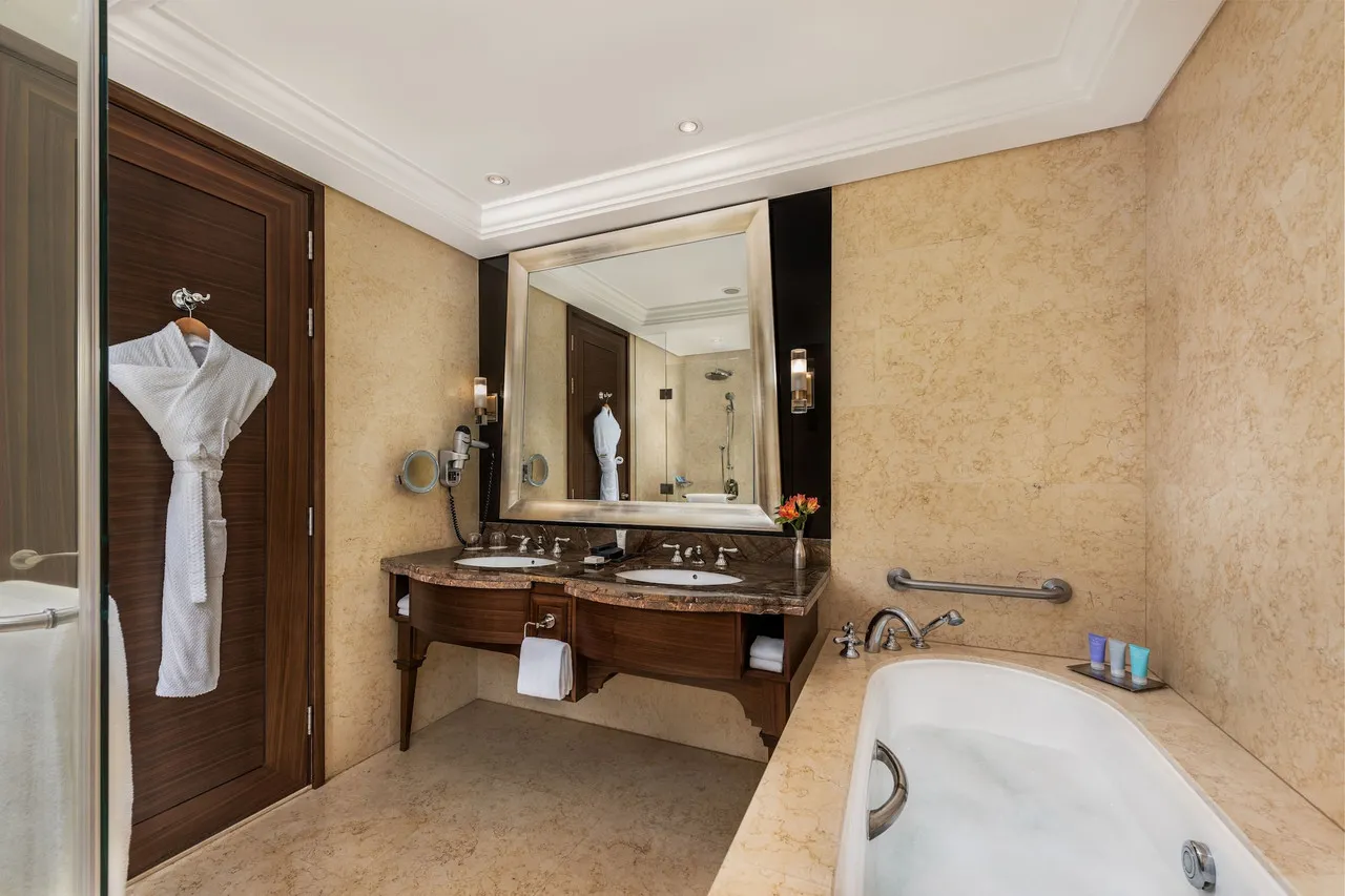 Dusit Thani Abu Dhabi — rooms and atmosphere