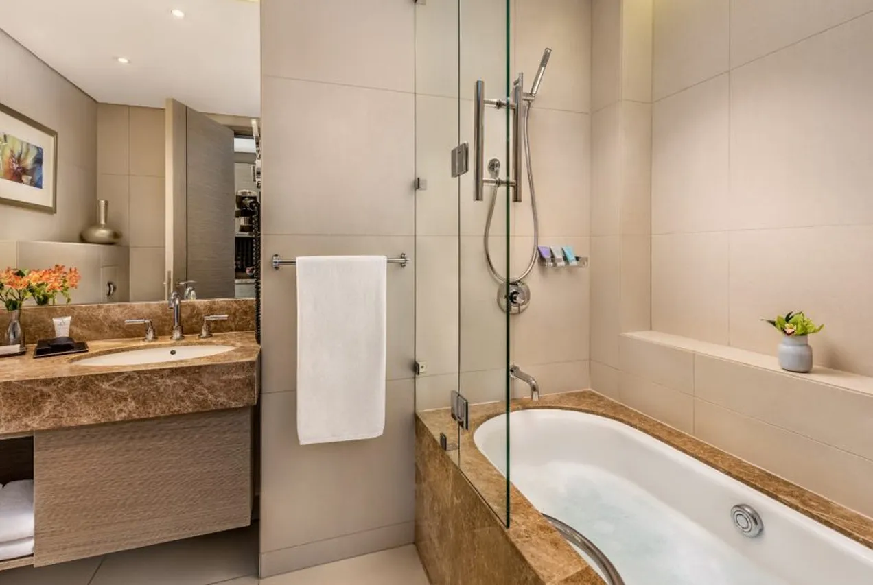 Dusit Thani Abu Dhabi — rooms and atmosphere