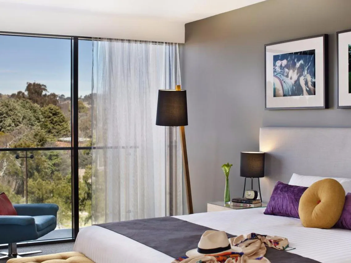 East Hotel and Apartments — rooms and atmosphere