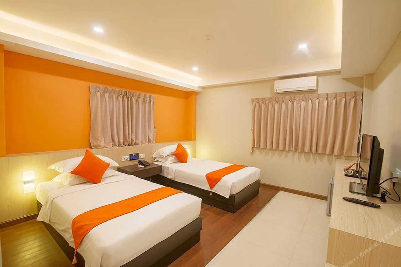 East Hotel Yangon — rooms and atmosphere