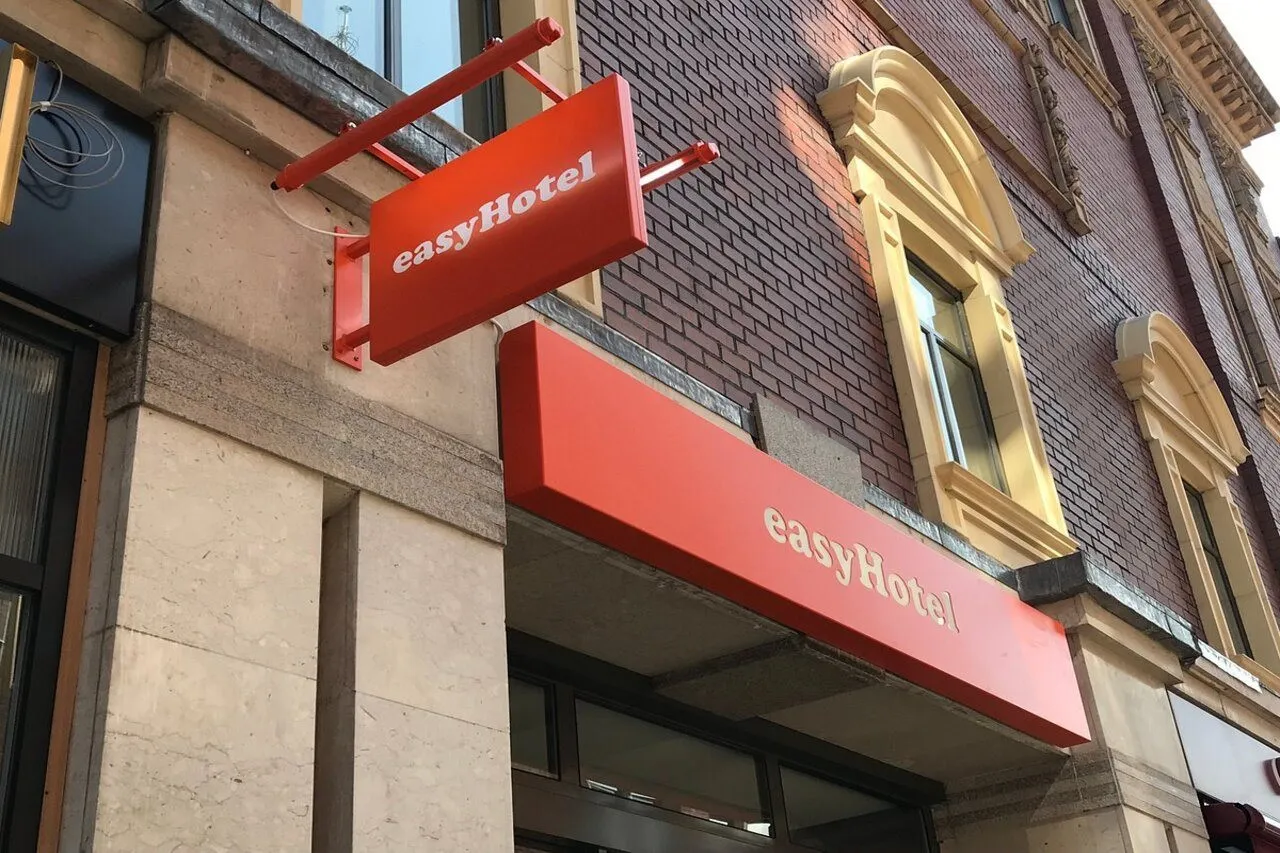 easyHotel Leeds — rooms and atmosphere