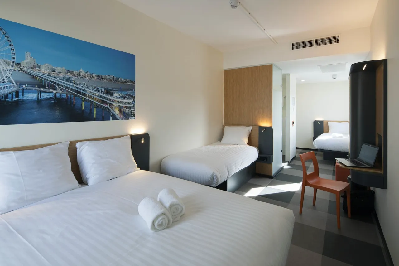 easyHotel The Hague Scheveningen Beach — rooms and atmosphere