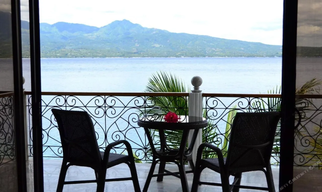 Eden Resort — rooms and atmosphere