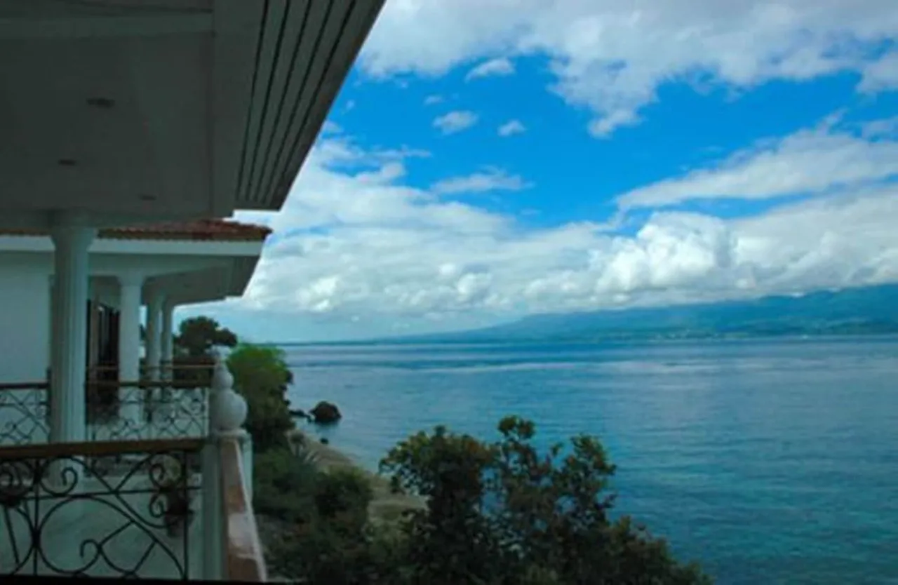 Eden Resort — rooms and atmosphere