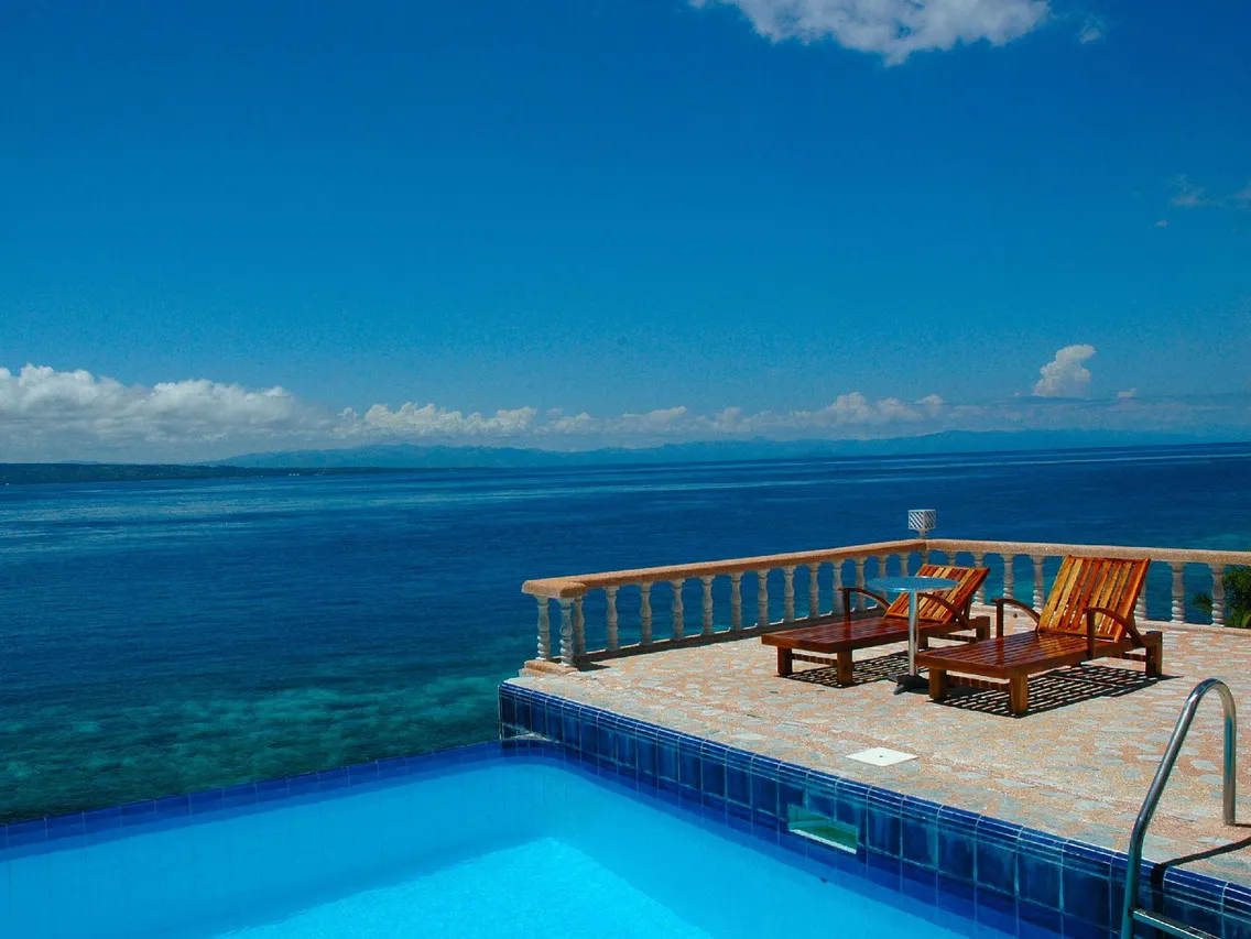 Eden Resort — rooms and atmosphere