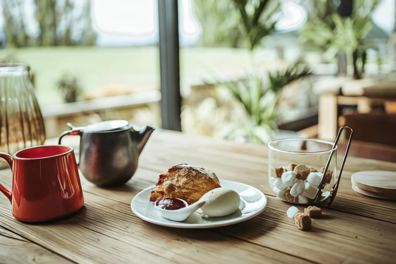 Edgewater Hotel Wanaka — rooms and atmosphere