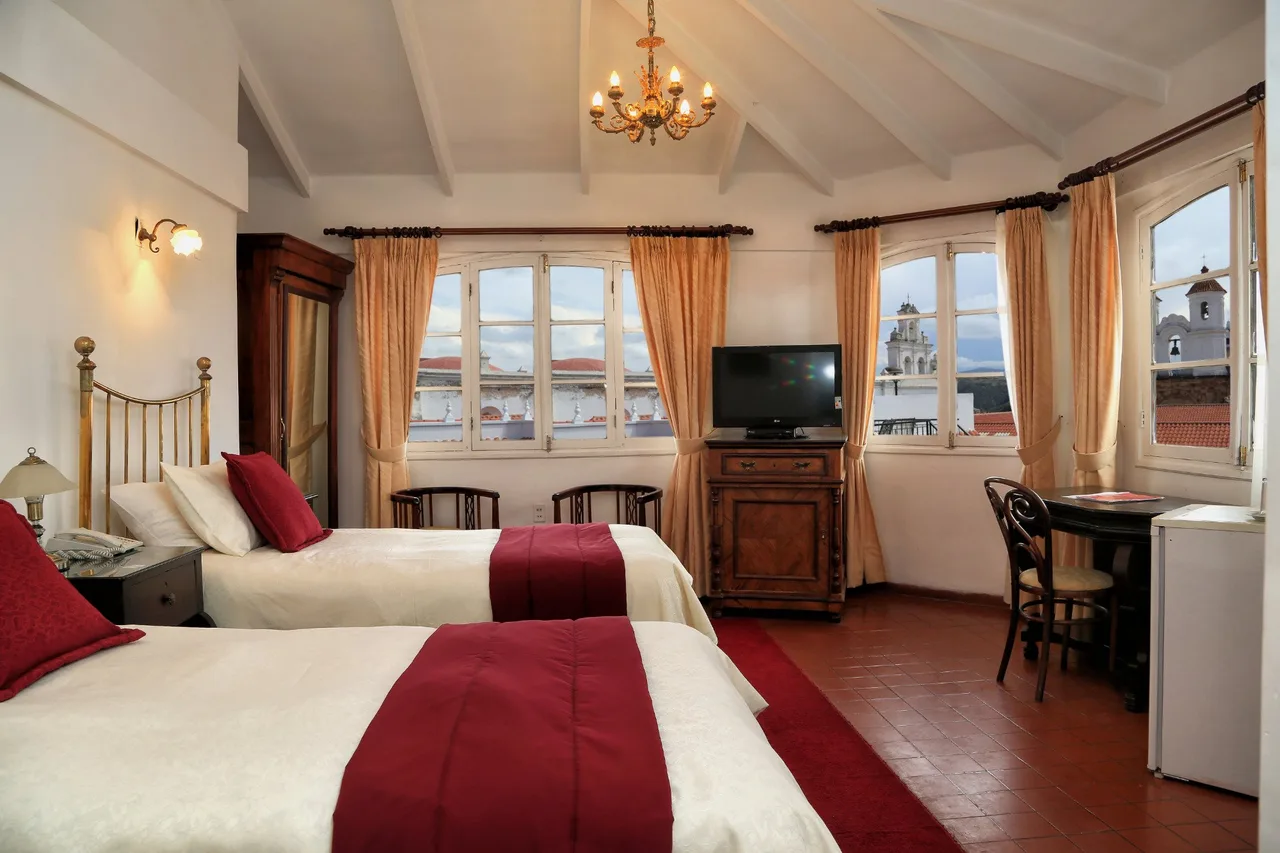 El Hotel de Su Merced — ภาพห้องพักและบรรยากาศ