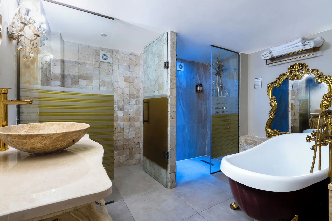 Elegance East Hotel — rooms and atmosphere